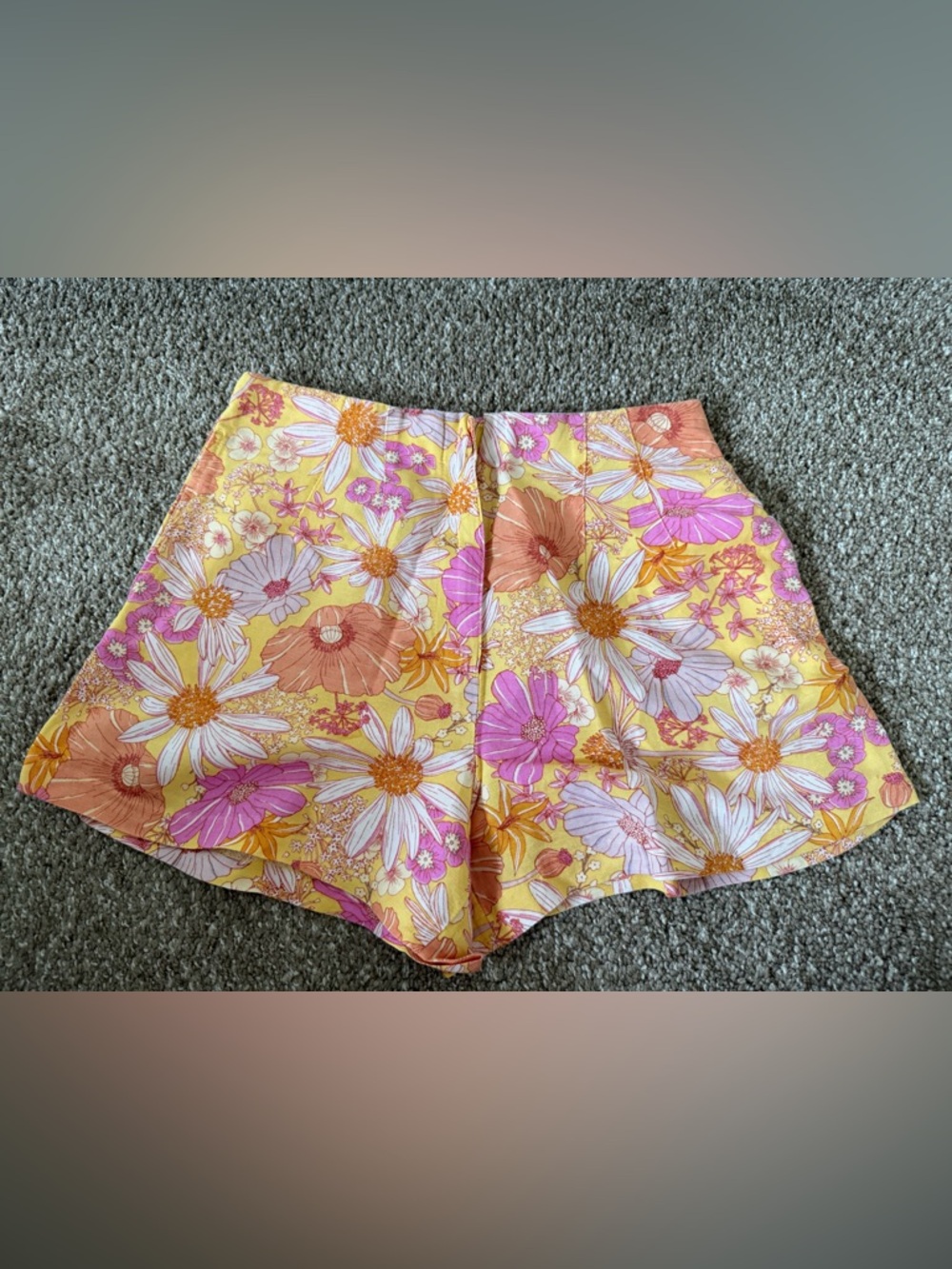 H&M - Floral Print High-Waist Women’s Shorts in Yellow and Pink